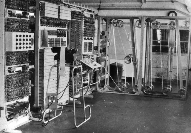 Computadora Bombe del Servicio de Inteligencia Británico usada durante la - фото 25