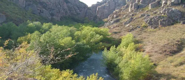 Река Баскан В басканских щеках Озеро Топо - фото 12