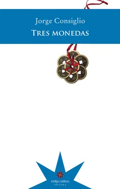 Jorge Consiglio Tres monedas обложка книги