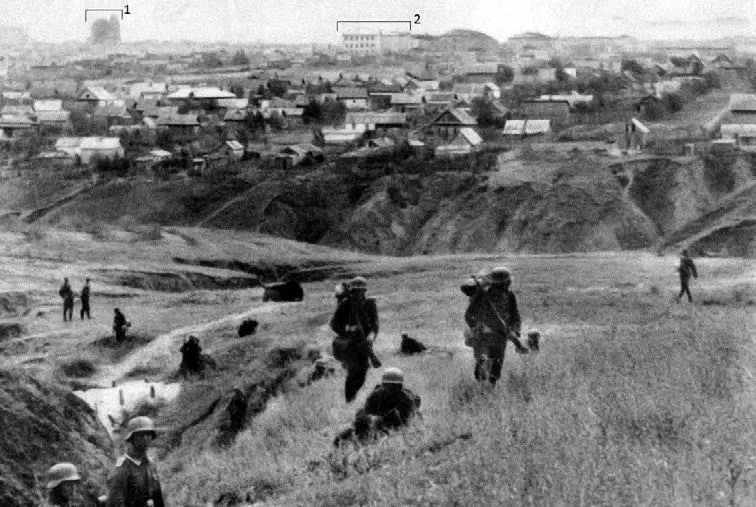Немецкая пехота 295й пд на южных склонах Мамаева кургана Внизу в развалинах - фото 16
