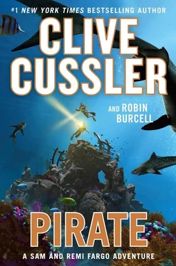 Clive Cussler Pirate обложка книги