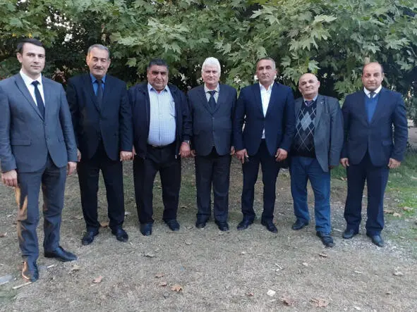 Bu da həsrətində olduğum görüş Bu da doğma üzlər Doğma baxışlar Çiçək - фото 3