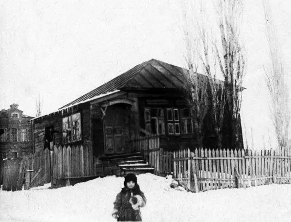 Дом семьи Матушкиных в Камышине Довоенные годы Василий Матушкин с - фото 3
