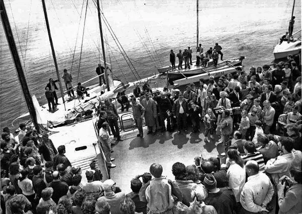 Проводы Аиры снимает Канал Останкино Так в 1992 году назывался нынешний - фото 12