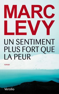 Levy Marc Un sentiment plus fort que la peur обложка книги