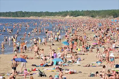 Да Мурманск загорает а Греция горит В Мурманске больше 30ти градусов жары - фото 15
