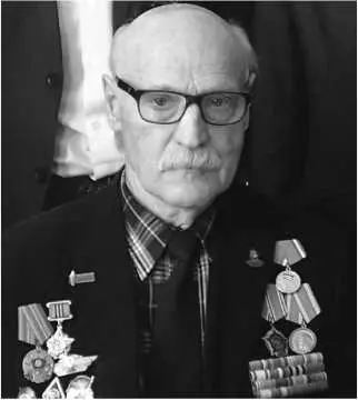 Родился 29 сентября 1940 года в селе Песчаное Павлодарской области В 1960 году - фото 3