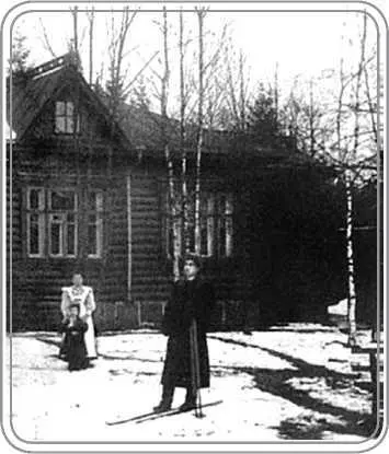 Чуковский на даче Не одно лето проводил на даче расположенной на границе с - фото 144
