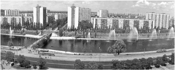 В башне слева от моста гостили Игорь и Ваня с мамой Фото 1979 г По вечерам - фото 6