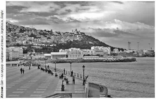 Вид на район СентЭжен который открывается с набережной Слева на высоком - фото 72