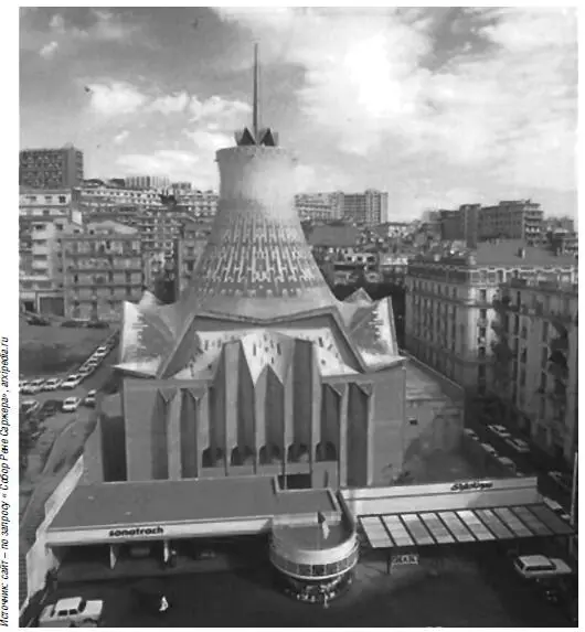 Собор инженера Рене Саржера Знаменитый Ренуар был очарован парком и выразил - фото 75