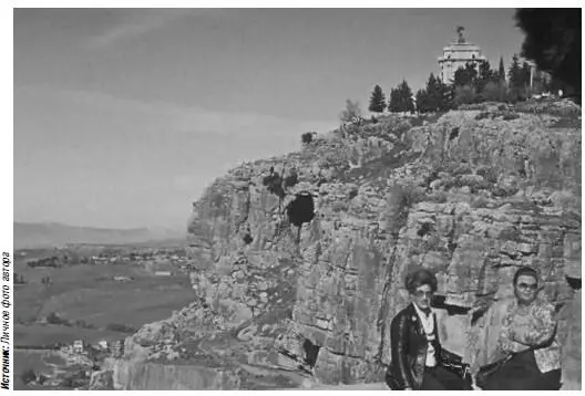 Триумфальная арка на вершине каньона Ни в одном городе нет гигантского крутого - фото 90