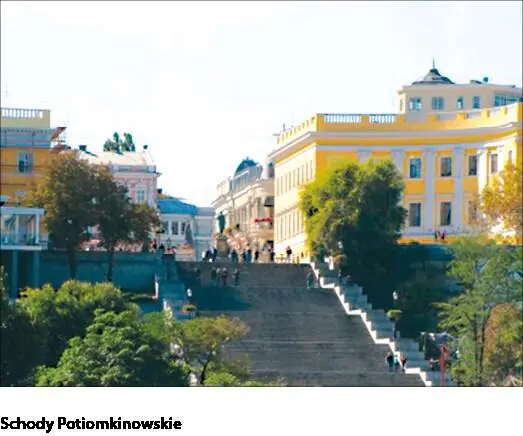 Schody składają się ze 192 stopni choć początkowo było ich 200 Osiem z nich - фото 76