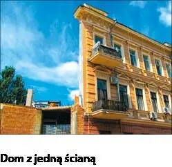 Zawracamy w kierunku placu z potężnym postumentem Na środku placu - фото 90