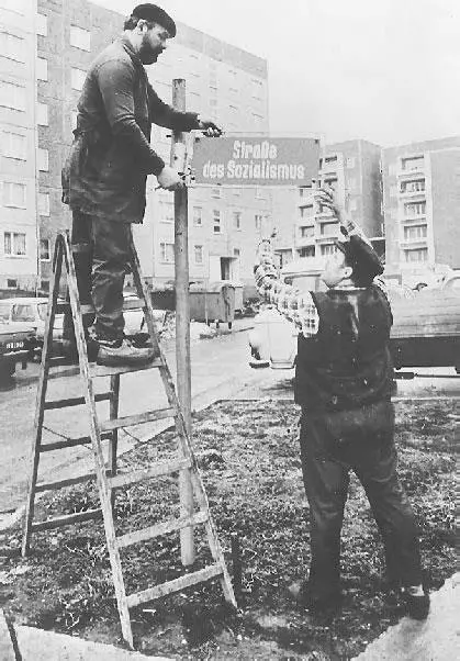 Городской архив Эрфурта Замена табличек с названиями улиц 1990 Что произошло - фото 5