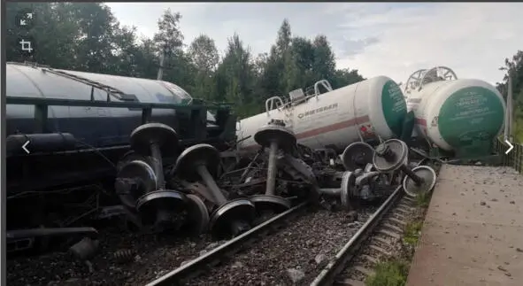 Они поудобнее устроились на сеновале Посредине стоял небольшой самодельный - фото 2