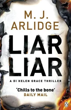 M. Arlidge Liar Liar обложка книги