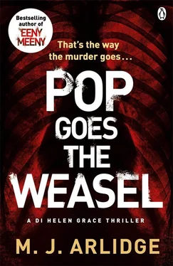 M. Arlidge Pop Goes the Weasel обложка книги