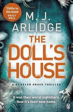 M. Arlidge The Doll's House обложка книги