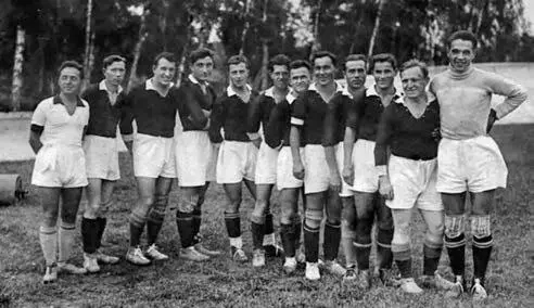 1930 г Сборная команда СССР по футболу перед поездкой в Норвегию и Швецию - фото 15