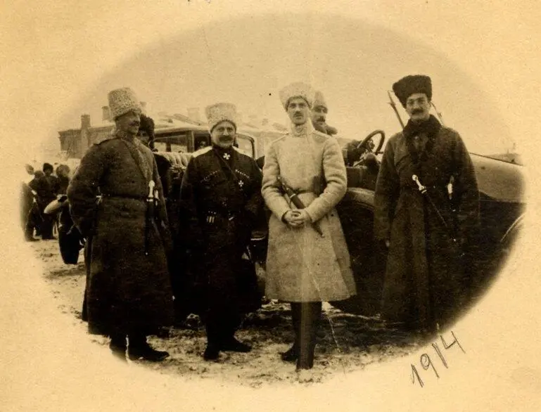 С чинами Дикой Дивизии 1914г Были в Дивизии и представители старинных - фото 20