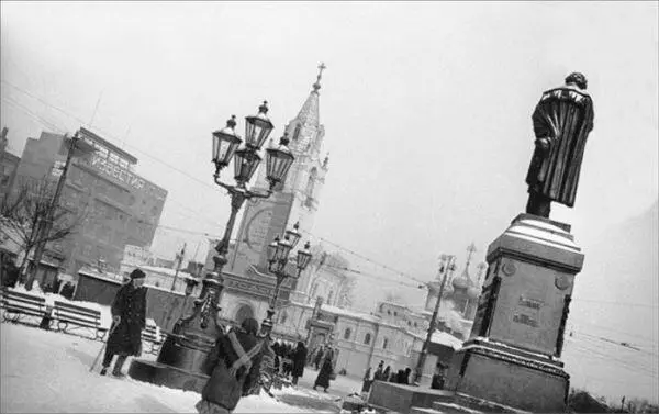Пушкинская площадь 1930е годы колокольню Страстного монастыря приспособили - фото 4