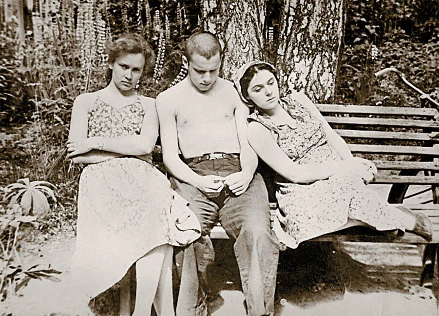 Подруга детства Паолы Наташа Хотчинская Павел Одесский брат Паолы и сама - фото 12