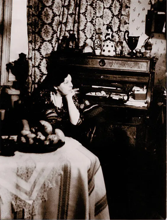 Паола Волкова фотография Яши Назарова Конец 1970х годов Паола Волкова - фото 19