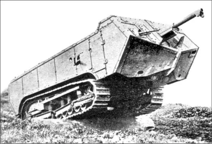 Танк СенШамон первой серии на учениях 1917 год Вскоре он узнал что - фото 10