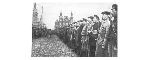 Смотр рабочих отрядов в Москве на Красной площади 1919 19 февраля генерал - фото 4