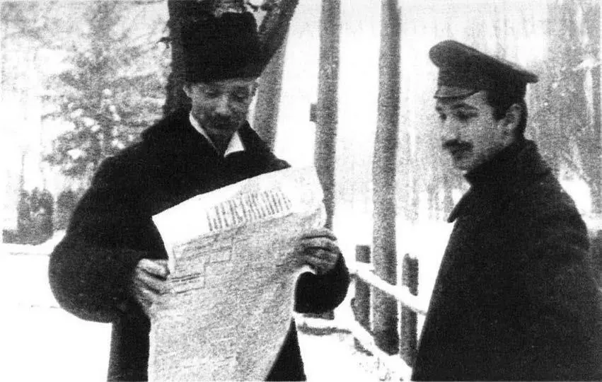 Василий Шульгин 18781976 главный редактор газеты Киевлянин слева В - фото 5