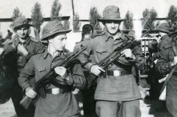 На военных сборах Сева в центре 1957 г В 50х затерялся эпизод о котором - фото 9
