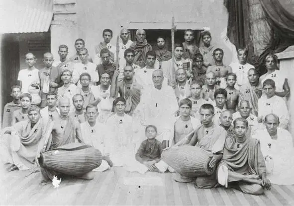 Группа санкиртана Гауди Матха В 1913 году Шрила Прабхупад открывает - фото 11
