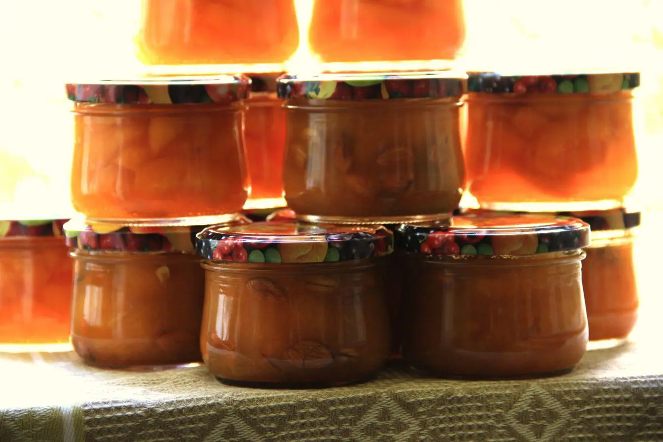 1 кг спелых абрикосов с косточками 600 г сахара Абрикосы вымыть в холодной - фото 8