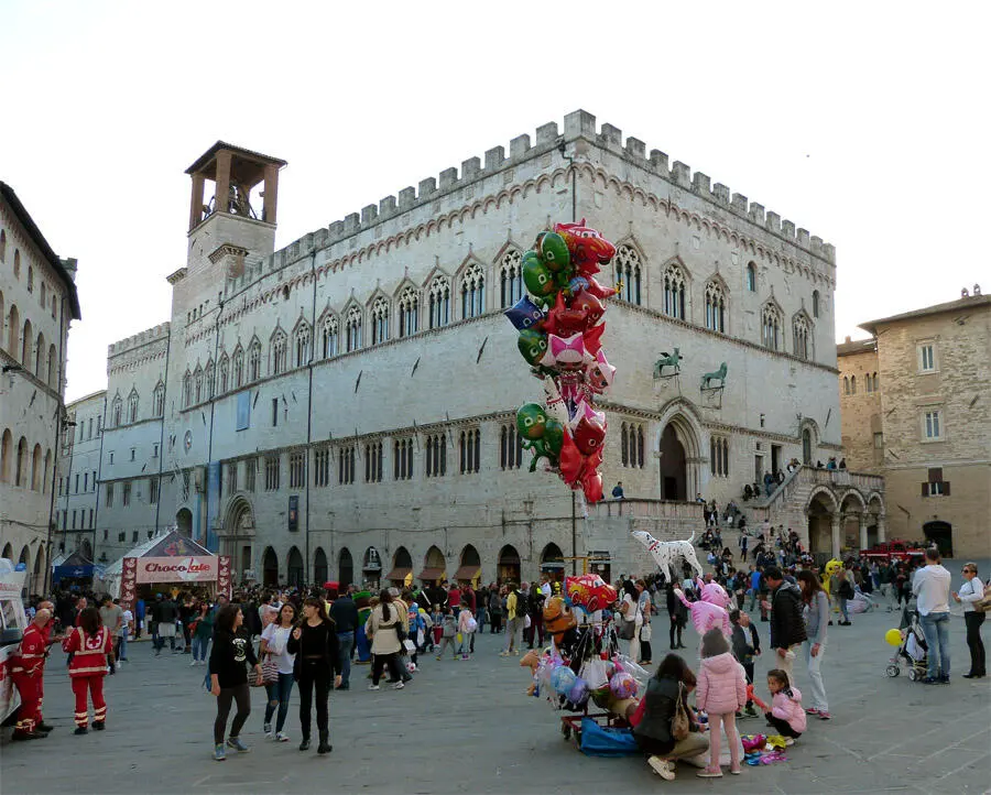 Palazzo dei Priori В вестибюль Palazzo dei Priori вход свободный Внутри - фото 4