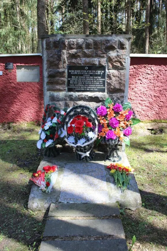 12 мая в урочище Стоневичи возле мемориального комплекса прошел - фото 14