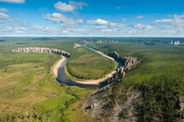 Излучина реки Полевая подбаза нашей партии в первые годы работы на реке Оленёк - фото 1