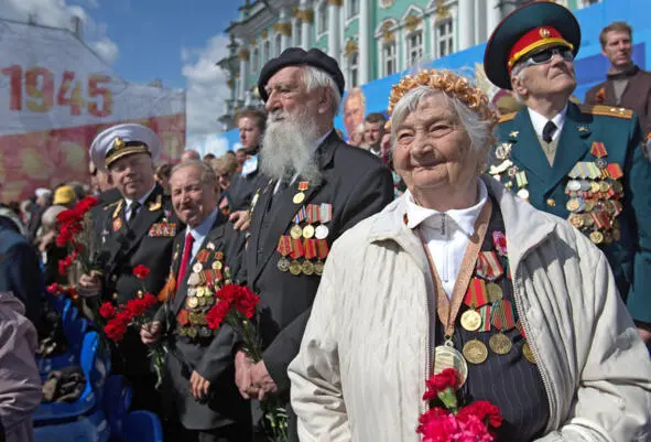Живя сейчас Живя сейчас мы помним о победе Май напоминает нам о ней О - фото 11