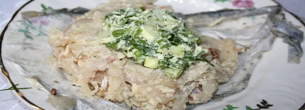 Филе рыбы разделить на порционные куски из каждого кусочка сформовать лепешку - фото 16