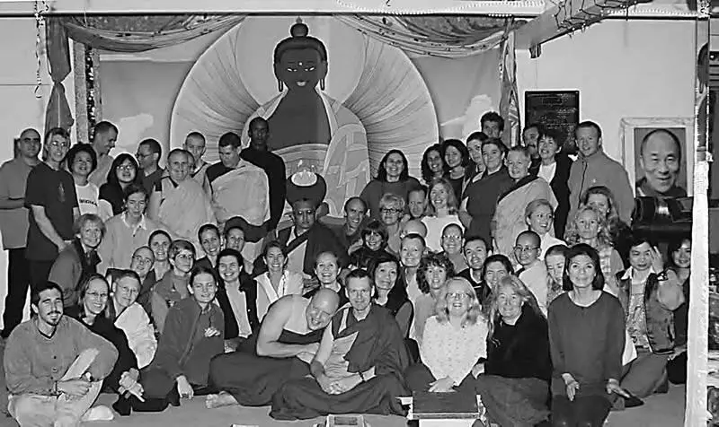 Группа участников затворничества по практике Будды Медицины октябрьноябрь - фото 1