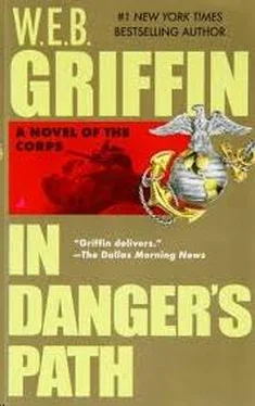 Griffin W.E.B. The Corps 08 - In Dangers Path обложка книги