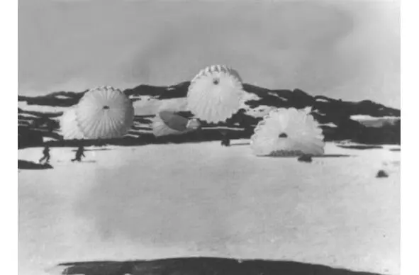 В апреле 1940 г немецкие военные корабли атакуют принявшую помощь англичан - фото 27