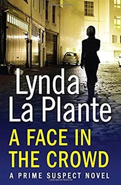 Lynda La Plante A Face in the Crowd обложка книги