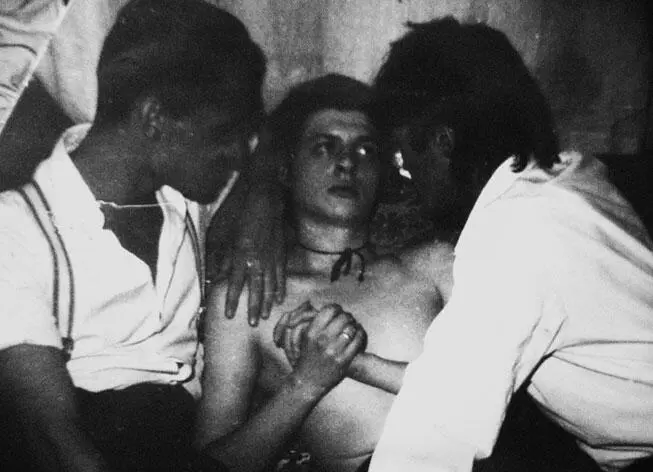 Георгий Гурьянов Андрей Свин Панов Виктор Цой Фото из архива Марьяны Цой - фото 135