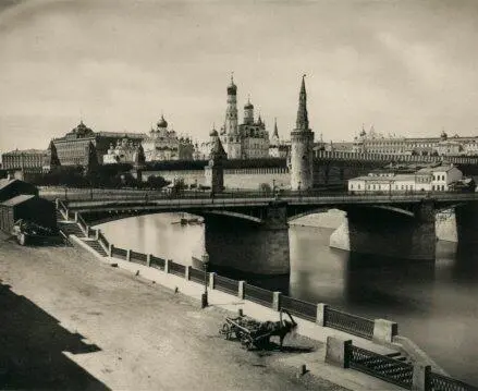 Кремль Вид с Замоскворецкой набережной от Московского моста 1883 г Кстати о - фото 1