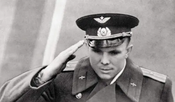 РИАНовости 1957 Я окончил училище женился и начал службу в истребительном - фото 81