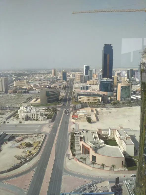 Движение в Бахрейне правостороннее руль слева Общественный транспорт есть - фото 1