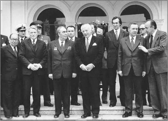 Визит ЛИ Брежнева в Бонн 1978 г Наше знакомство состоялось спустя два - фото 10