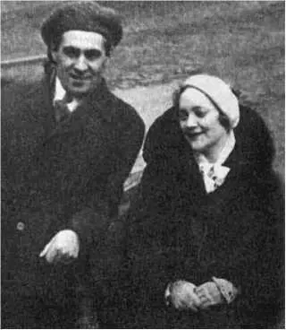 Павел Судоплатов с женой 1935 год Однако чем больше я думал об этом - фото 14