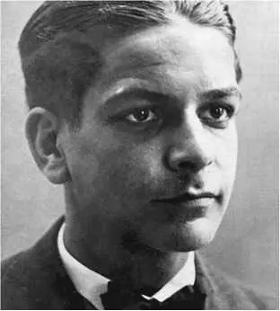 Рамон Меркадер 19131978 в юности В течение 19361939 годов в Испании шли в - фото 39